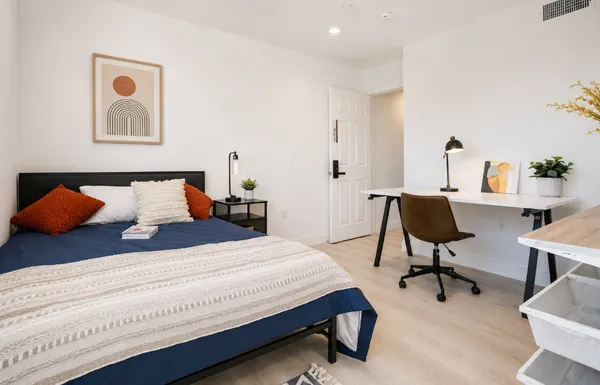 USC Off-Campus Housing | 1439 W 37th Dr | Studio, 1- to 3-Bedroom Rentals Available