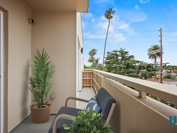 Venice Wave in Venice, Los Angeles | Studio, 1- to 3-Bedroom Rentals Available