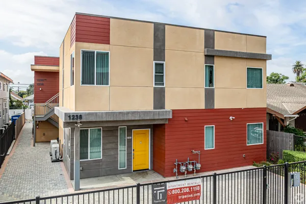 USC Off-Campus Housing | 1238 W 37th Pl | Studio, 1- to 3-Bedroom Rentals Available