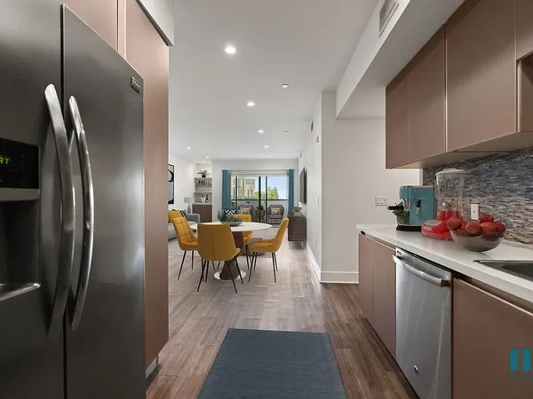 Fox Hills Drive in Century City, Los Angeles | Studio, 1- to 3-Bedroom Rentals Available