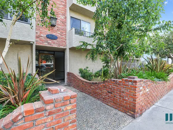 UCLA Off-Campus Housing | Bentley Woodland | Studio, 1- to 3-Bedroom Rentals Available