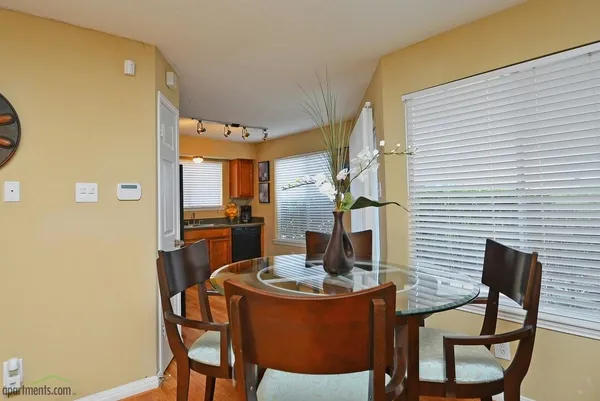 Mansions Of Shadowbriar in Briar Forest, Houston | Studio, 1- to 3-Bedroom Rentals Available