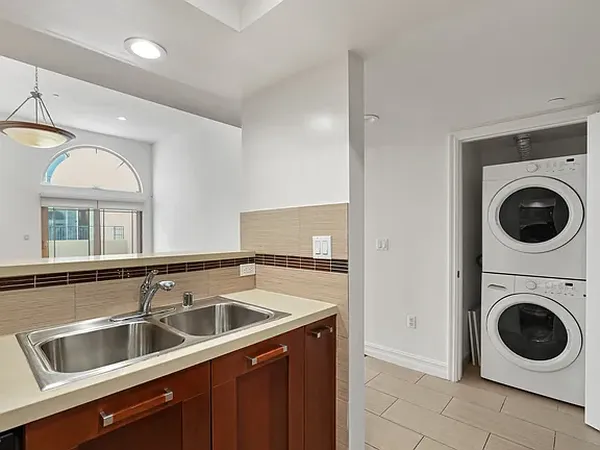 Sherbourne Hall in Pico-Robertson, Los Angeles | Studio, 1- to 3-Bedroom Rentals Available