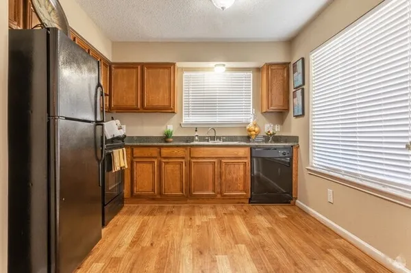 Mansions Of Shadowbriar in Briar Forest, Houston | Studio, 1- to 3-Bedroom Rentals Available