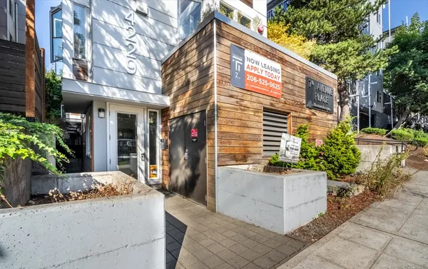 UW Off-Campus Housing | 7th Ave Place | Studio, 1- to 3-Bedroom Rentals Available