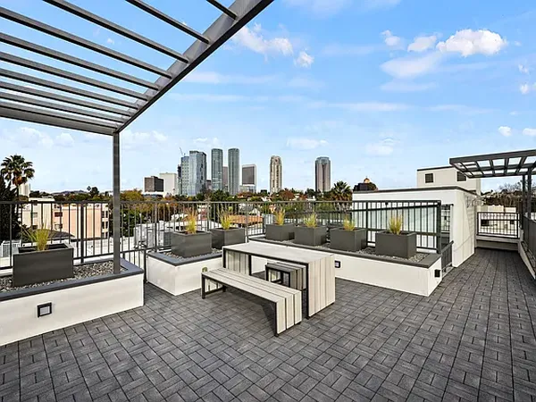 UCLA Off-Campus Housing | Louisiana Glen | Studio, 1- to 3-Bedroom Rentals Available