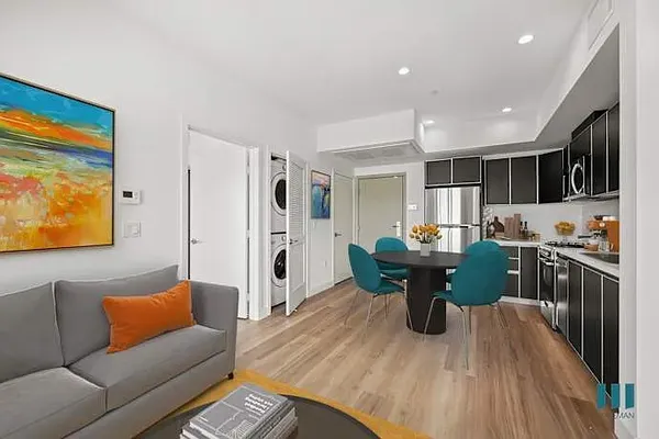 Motor Midway in Palms, Los Angeles | Studio, 1- to 3-Bedroom Rentals Available