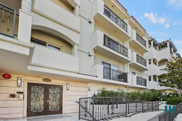 Sweetzer on Third for rent in Beverly Grove, Los Angeles | 3-Bedroom Rentals Available