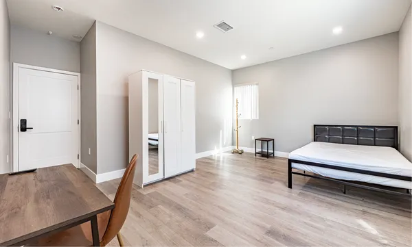 USC Off-Campus Housing | 1238 W 37th Pl | Studio, 1- to 3-Bedroom Rentals Available