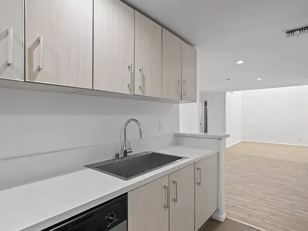 UCLA Off-Campus Housing | Rose Flower | Studio, 1- to 3-Bedroom Rentals Available