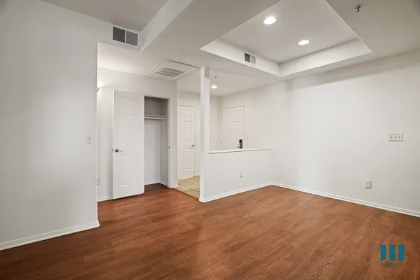 UCLA Off-Campus Housing | Barrington Santa Monica | Studio, 1- to 3-Bedroom Rentals Available