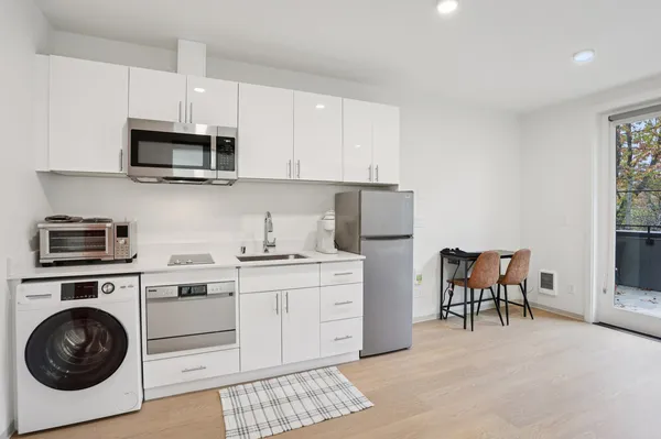 The Rocket  in Wallingford, Seattle | Studio, 1- to 3-Bedroom Rentals Available