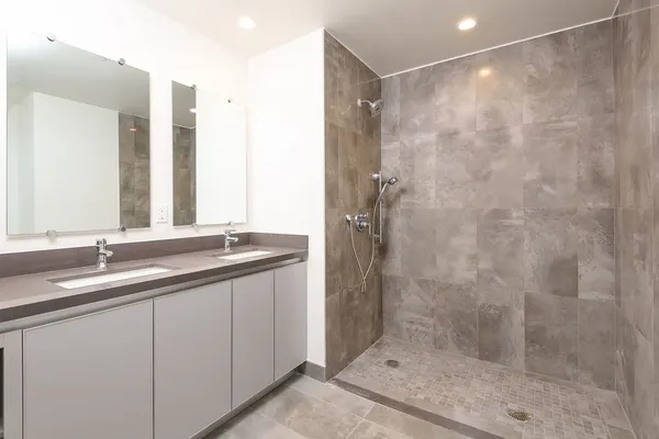 Tamarind Emerald in Hollywood, Los Angeles | Studio, 1- to 3-Bedroom Rentals Available