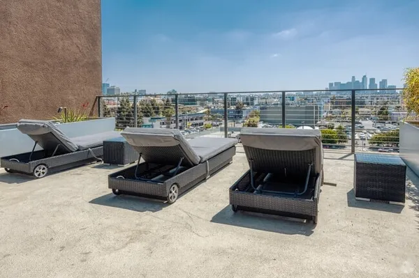 30Sixty in Koreatown, Los Angeles | Studio, 1- to 3-Bedroom Rentals Available