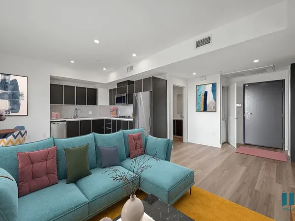 Ogden Garden in Beverly Grove, Los Angeles | Studio, 1- to 3-Bedroom Rentals Available