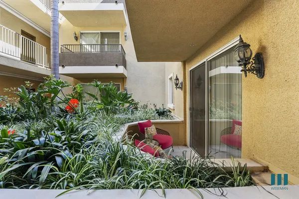 UCLA Off-Campus Housing | Barrington Santa Monica | Studio, 1- to 3-Bedroom Rentals Available