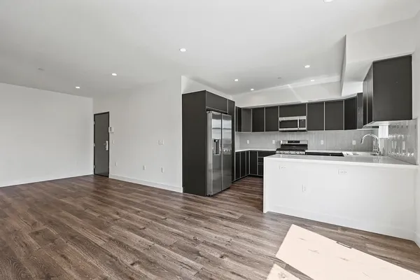 UCLA Off-Campus Housing | Selby Venti | Studio, 1- to 3-Bedroom Rentals Available