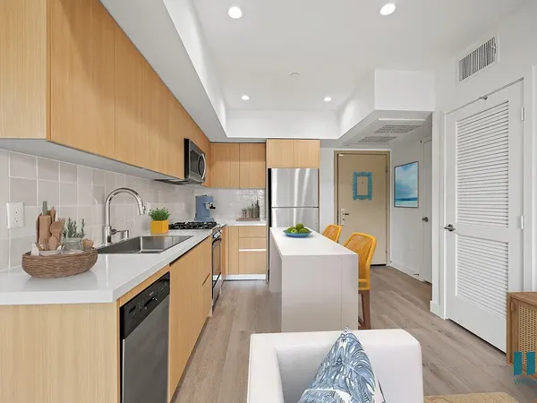 Venice Wave in Venice, Los Angeles | Studio, 1- to 3-Bedroom Rentals Available