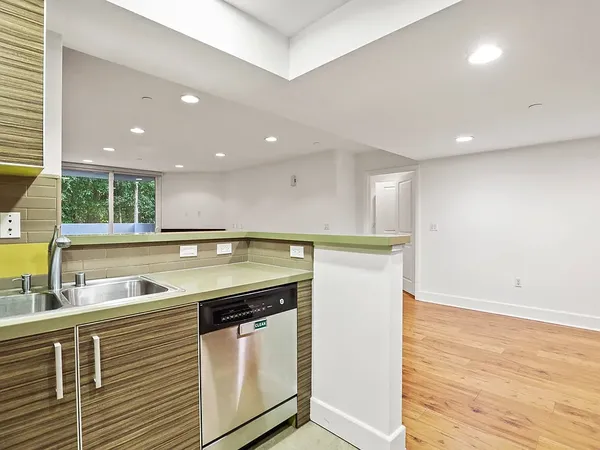 Edinburgh Courtyard for rent in Beverly Grove, Los Angeles | 2-Bedroom Rentals Available