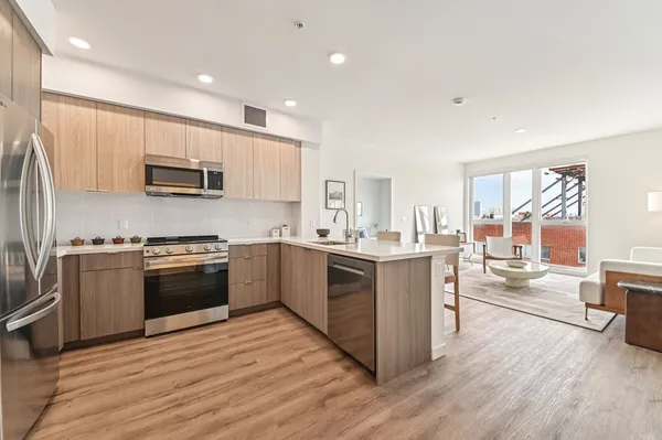 Somi in Koreatown, Los Angeles | Studio, 1- to 3-Bedroom Rentals Available