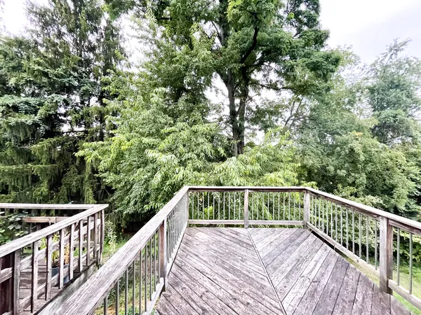 CMU Off-Campus Housing | 1041 Mirror St | Studio, 1- to 3-Bedroom Rentals Available