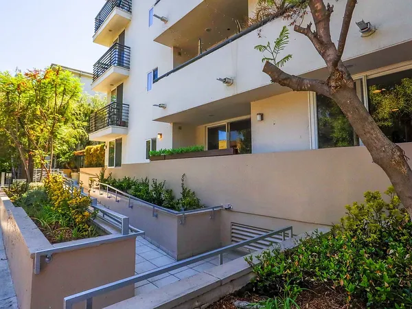 Edinburgh Courtyard for rent in Beverly Grove, Los Angeles | 2-Bedroom Rentals Available