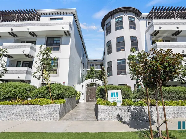 UCLA Off-Campus Housing | Kiowa Stone | Studio, 1- to 3-Bedroom Rentals Available