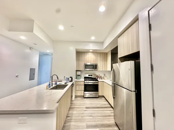 UCLA Off-Campus Housing | 1751 Malcolm Ave | Studio, 1- to 3-Bedroom Rentals Available
