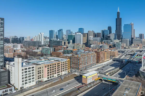 Letterman Chicago in West Loop, Chicago | Studio, 1- to 3-Bedroom Rentals Available