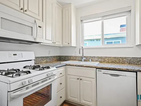 UCLA Off-Campus Housing | Goshen Double | Studio, 1- to 3-Bedroom Rentals Available