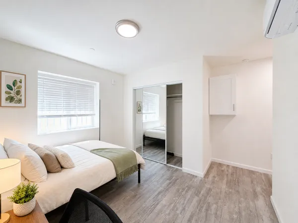 1201 W 36th Pl, Los Angeles, CA 90007 USC Off-Campus Housing | 1201 W 36th Pl | Studio, 1- to 3-Bedroom Rentals Available