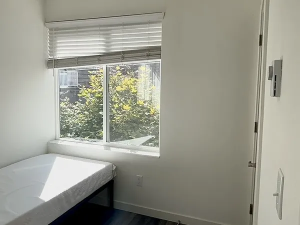 5264-5268 Brooklyn Ave NE, Seattle, WA 98105 UW Off-Campus Housing | Brooklyn Houses | Studio, 1- to 3-Bedroom Rentals Available
