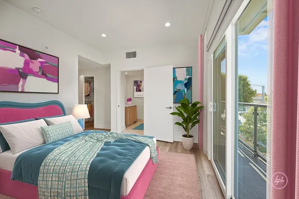 Tamarind Sunset in Hollywood, Los Angeles | Studio, 1- to 3-Bedroom Rentals Available