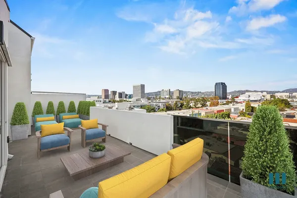 Ogden Garden in Beverly Grove, Los Angeles | Studio, 1- to 3-Bedroom Rentals Available