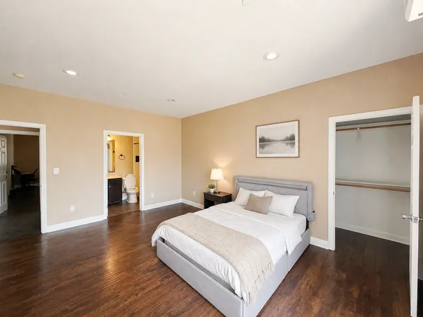 USC Off-Campus Housing | PM - JWB Landmark 1337-1339 | Studio, 1- to 3-Bedroom Rentals Available