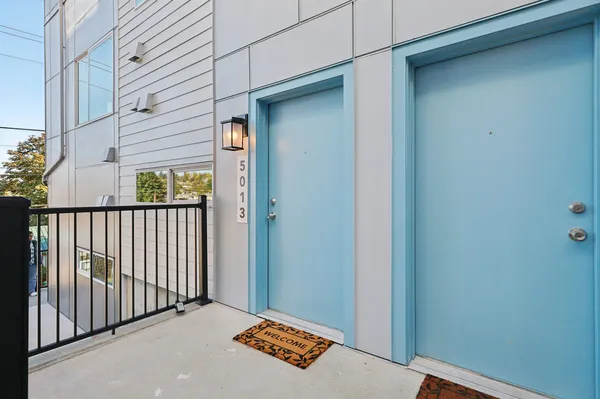UW Off-Campus Housing | Ravenna Gardens | Studio, 1- to 3-Bedroom Rentals Available
