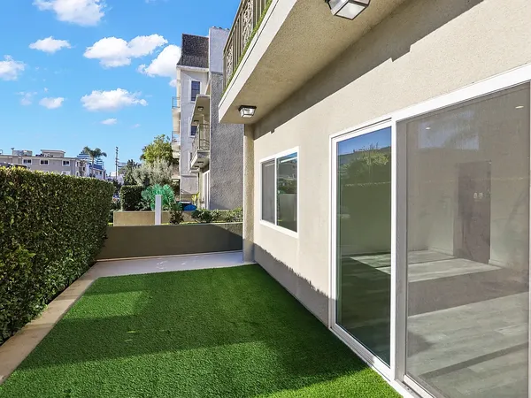 UCLA Off-Campus Housing | Goshen Double | Studio, 1- to 3-Bedroom Rentals Available