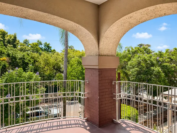 2343 Scarff St, Los Angeles, CA 90007 USC Off-Campus Housing | 2343 Scarff St | Studio, 1- to 3-Bedroom Rentals Available