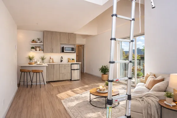 Vistana Apartments in Downtown Seattle, Seattle | Studio, 1- to 3-Bedroom Rentals Available