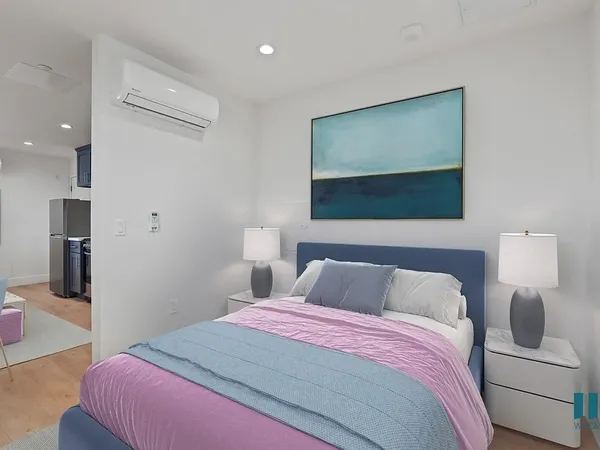 Formosa Fountain in Hollywood, Los Angeles | Studio, 1- to 3-Bedroom Rentals Available