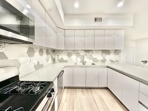 UCLA Off-Campus Housing | 1265 Barry Ave | Studio, 1- to 3-Bedroom Rentals Available
