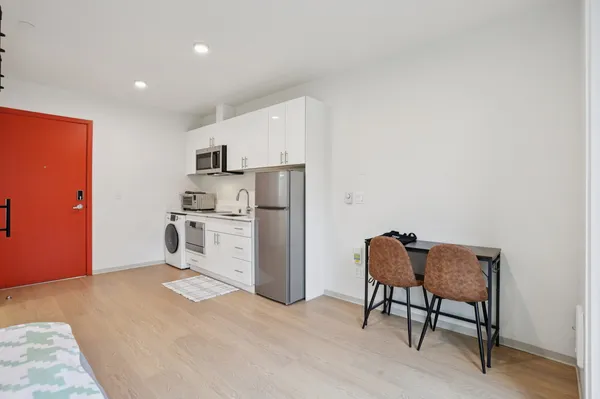 The Rocket  in Wallingford, Seattle | Studio, 1- to 3-Bedroom Rentals Available