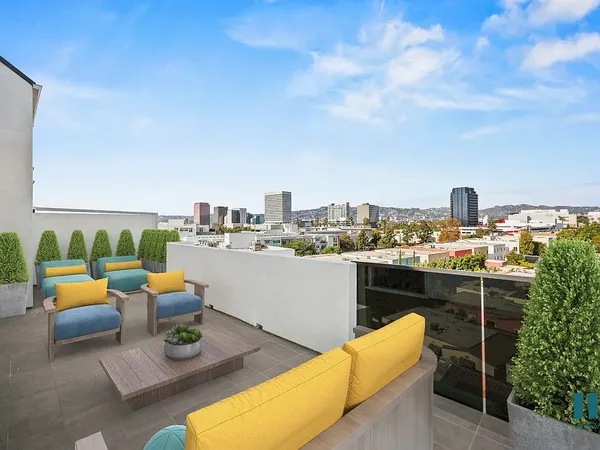 Ogden Garden in Beverly Grove, Los Angeles | Studio, 1- to 3-Bedroom Rentals Available