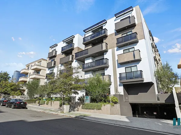 Fox Hills Drive in Century City, Los Angeles | Studio, 1- to 3-Bedroom Rentals Available