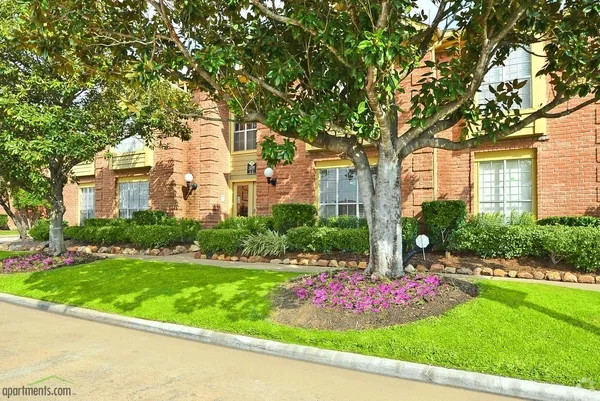 Mansions Of Shadowbriar in Briar Forest, Houston | Studio, 1- to 3-Bedroom Rentals Available