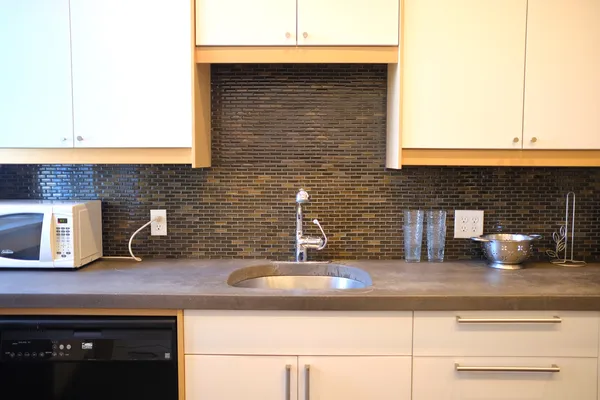 CMU Off-Campus Housing | 1041 Mirror St | Studio, 1- to 3-Bedroom Rentals Available