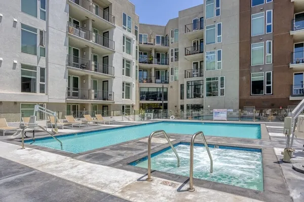 30Sixty in Koreatown, Los Angeles | Studio, 1- to 3-Bedroom Rentals Available