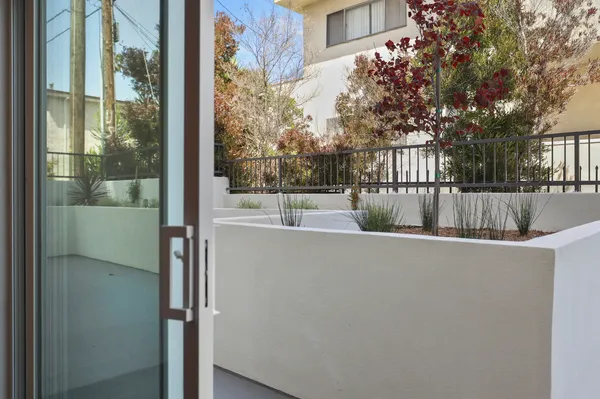 Croft Retreat in Beverly Grove, Los Angeles | Studio, 1- to 3-Bedroom Rentals Available