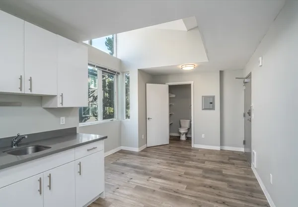 UW Off-Campus Housing | 7th Ave Place | Studio, 1- to 3-Bedroom Rentals Available