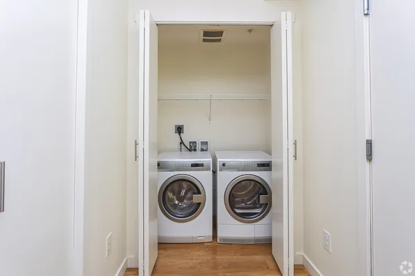 Jupiter Apartments in Downtown Seattle, Seattle | Studio, 1- to 3-Bedroom Rentals Available